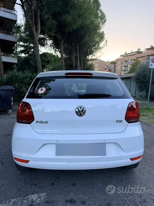 Volkswagen Polo 2015 photo 2