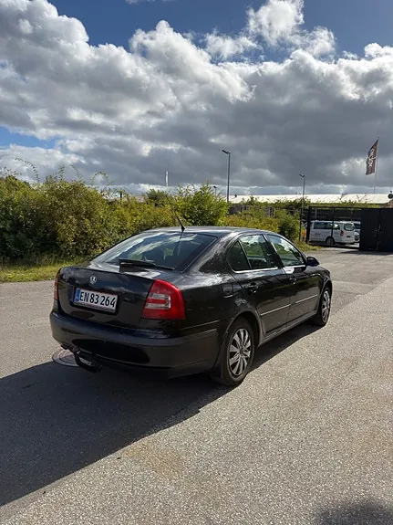 Skoda Octavia 2005 photo 2