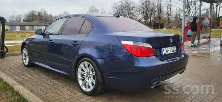 BMW E60 2004 photo 2