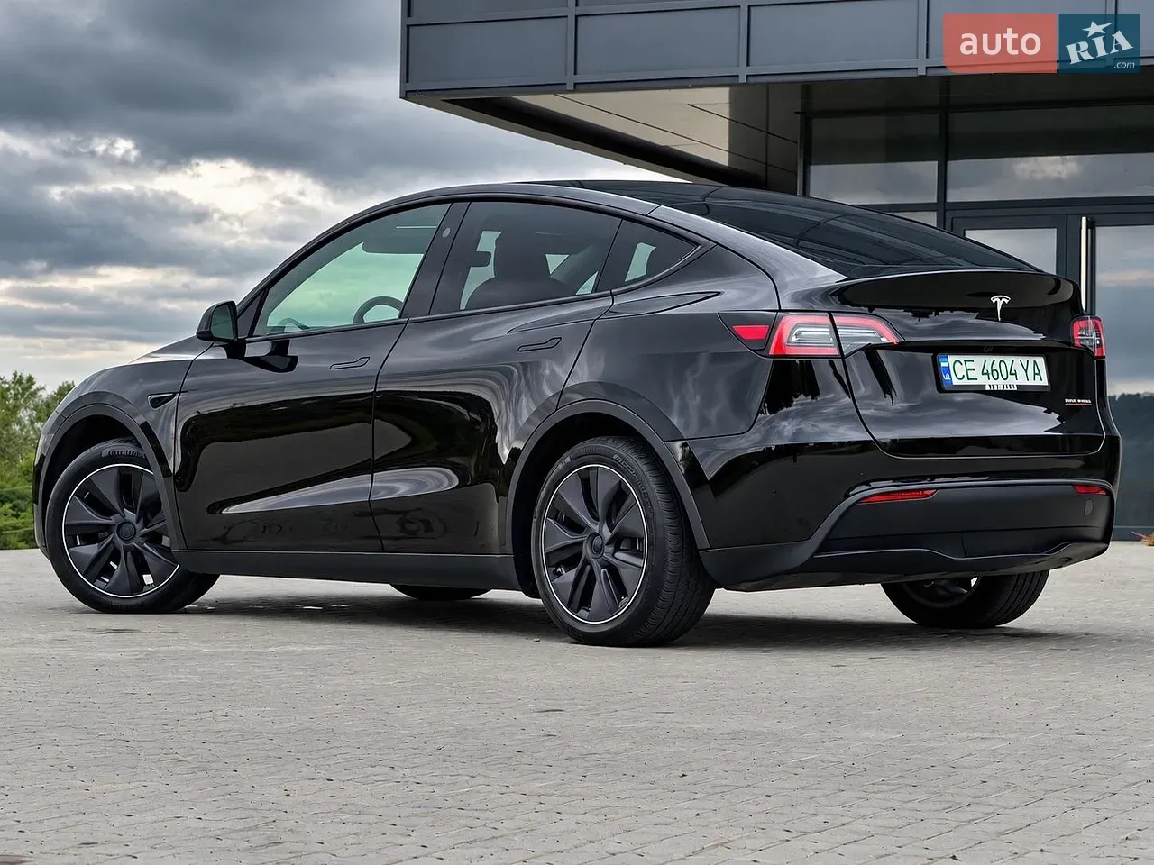 Tesla Model Y 2024 photo 2