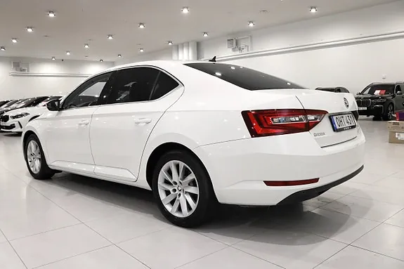 Skoda Superb 2017 photo 5