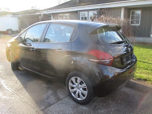 Peugeot 208 2017 photo 5
