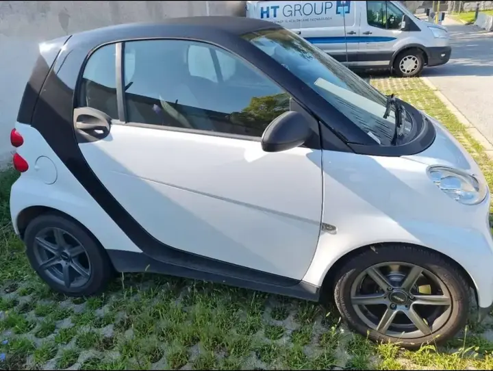 Smart Fortwo 2011 photo 2