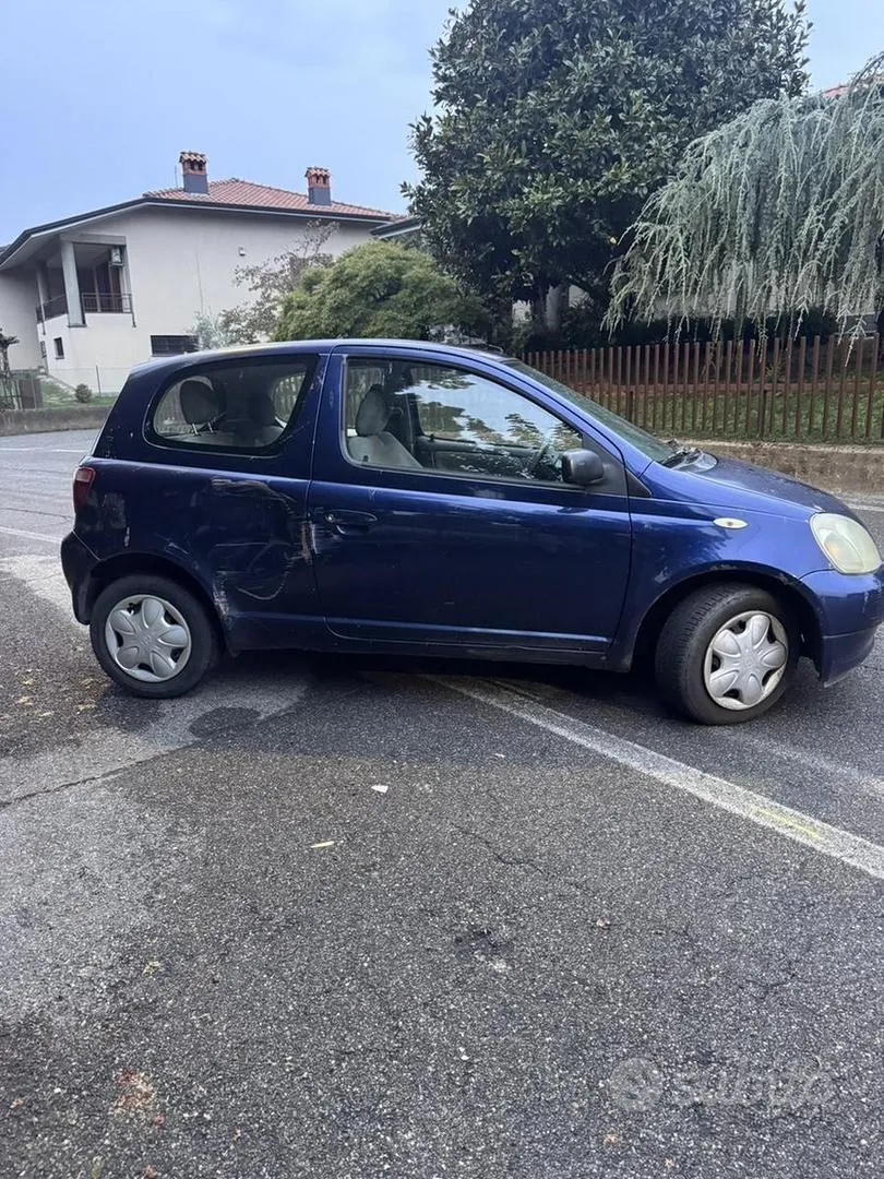 Toyota Yaris 2000 photo 3