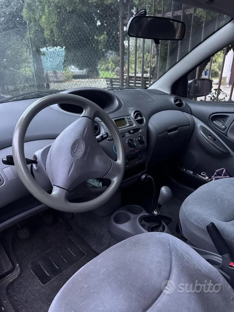 Toyota Yaris 2000 photo 4