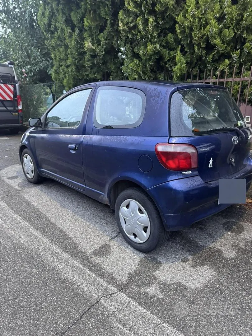 Toyota Yaris 2000 photo 2
