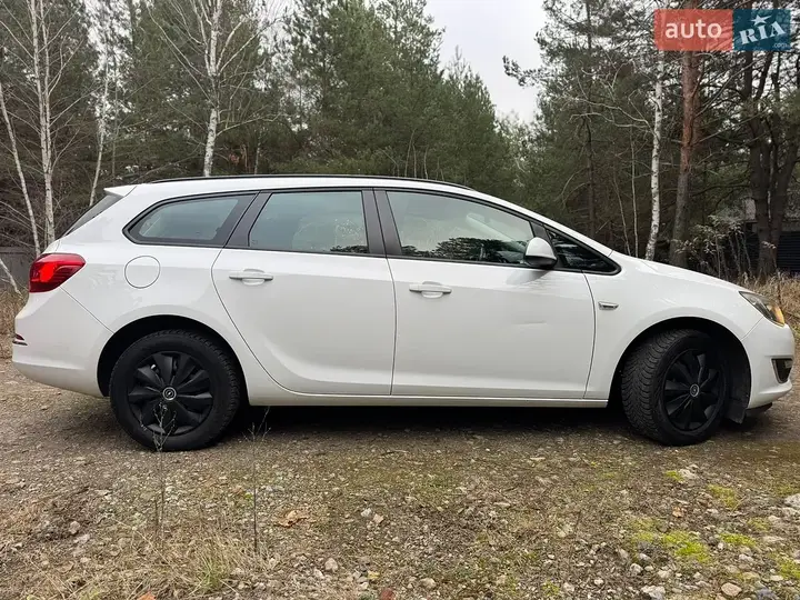 Opel Astra 2013 photo 4