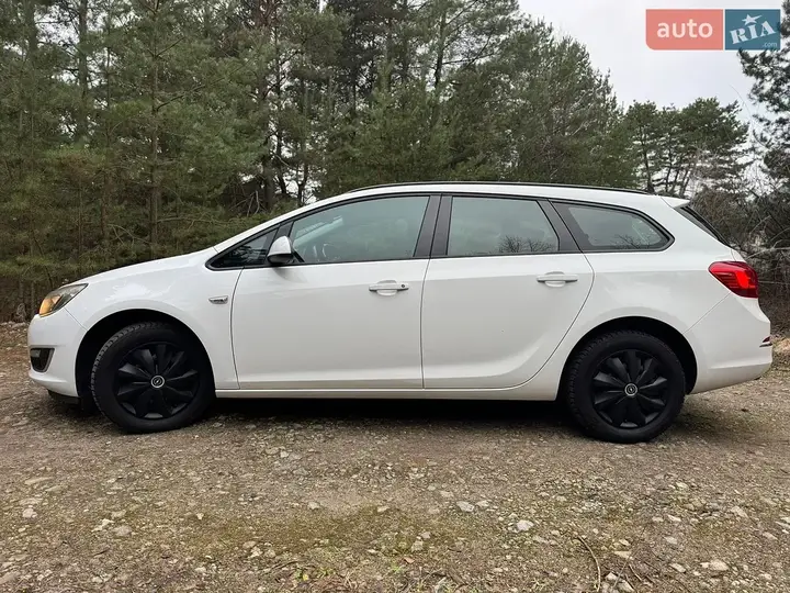 Opel Astra 2013 photo 3