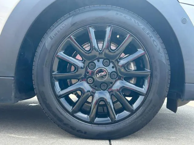 Mini Cooper D Premium Plus Package Classic Trim 2023 photo 4