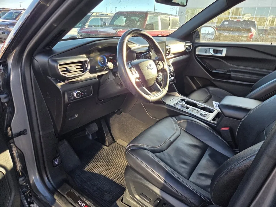 Ford Explorer 2022 photo 2