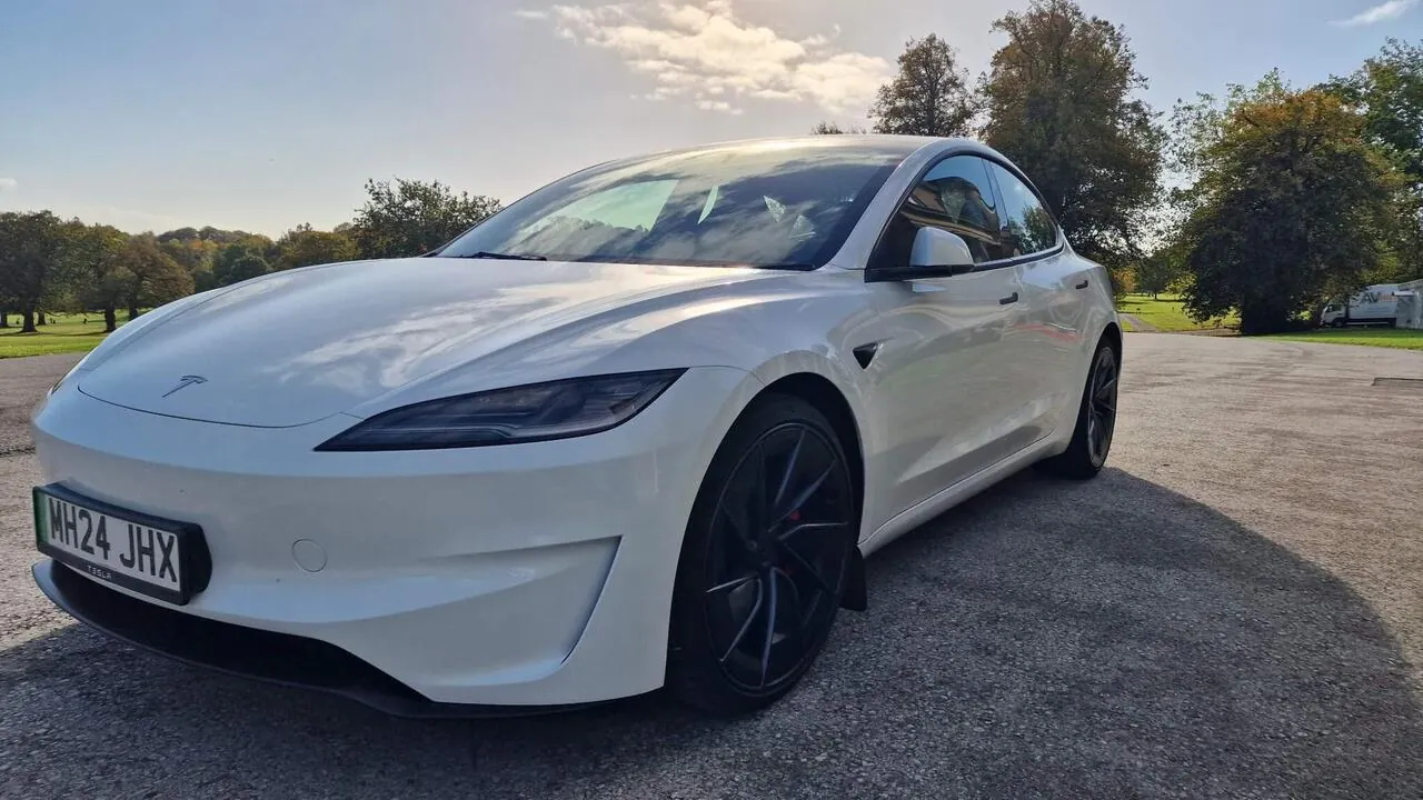 Tesla Model 3 2024 photo 3