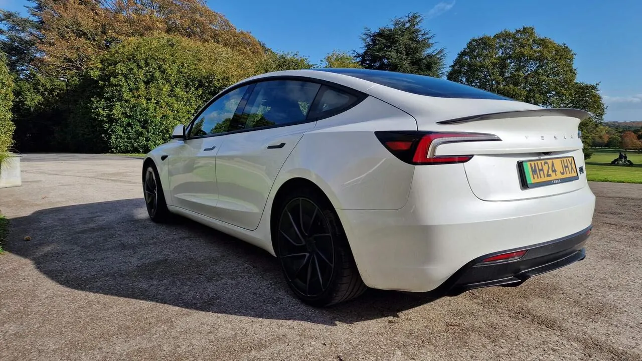 Tesla Model 3 2024 photo 4