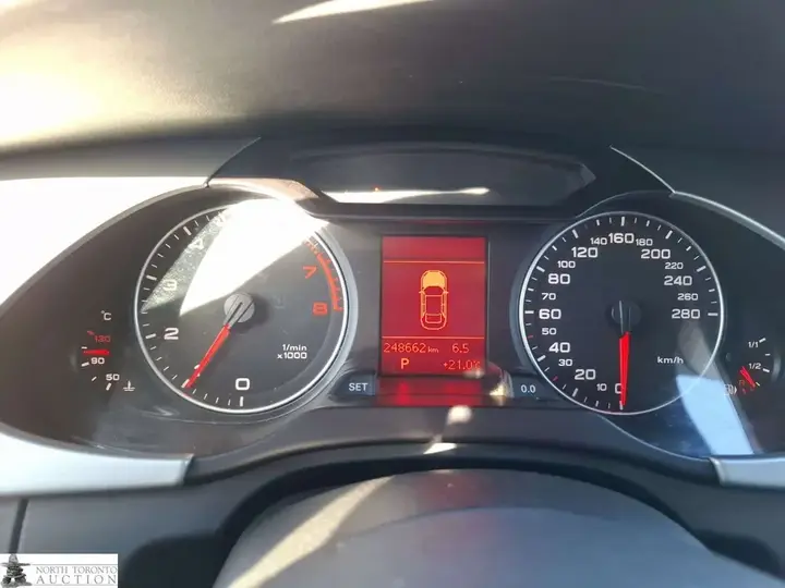 Audi A4 2011 photo 2