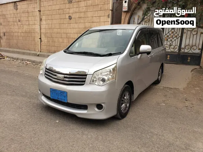 Toyota Voxy 2015 photo 5