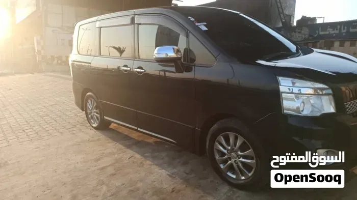 Toyota Voxy 2015 photo 4