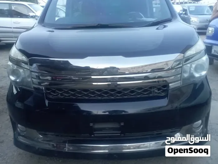 Toyota Voxy 2015 photo 3