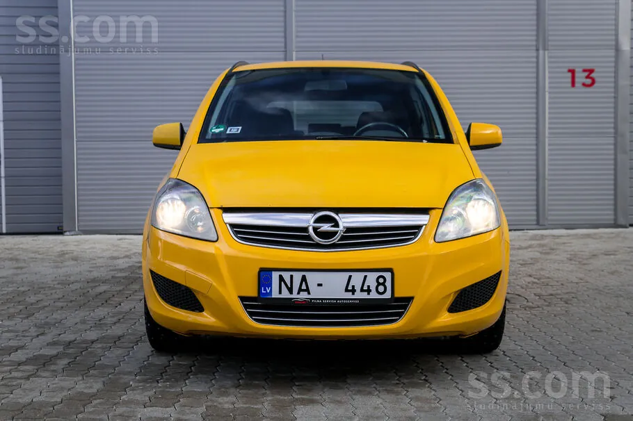 Opel Zafira 2013 photo 2