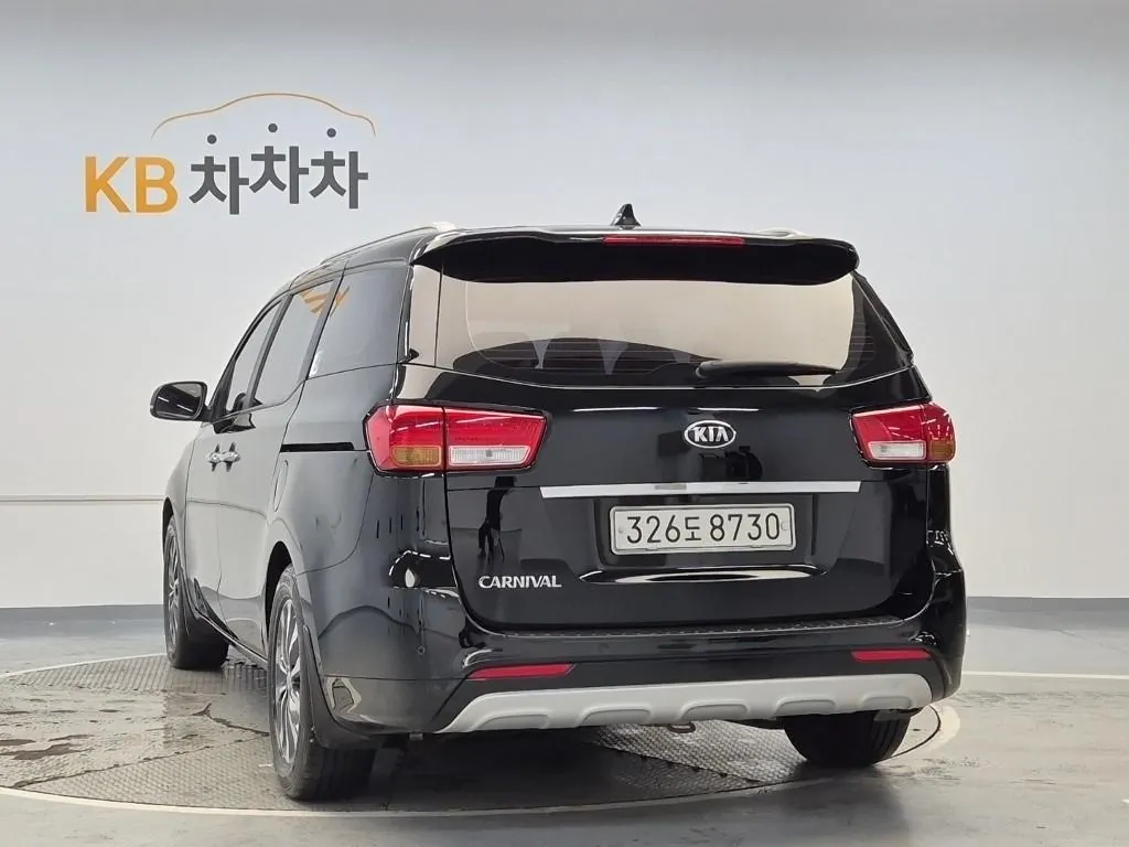 Kia Carnival 2016 photo 2