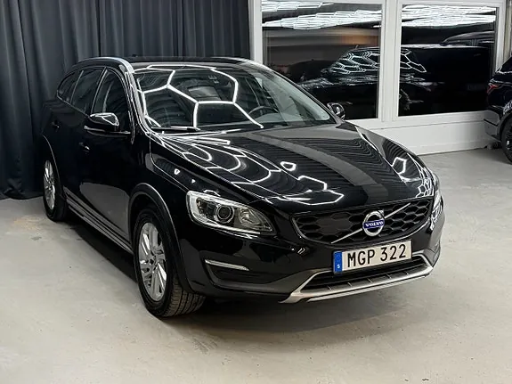 Volvo V60 Cross Country 2016 photo 2