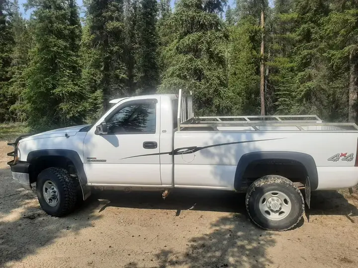 Chevrolet Silverado 2500 2003 photo 2