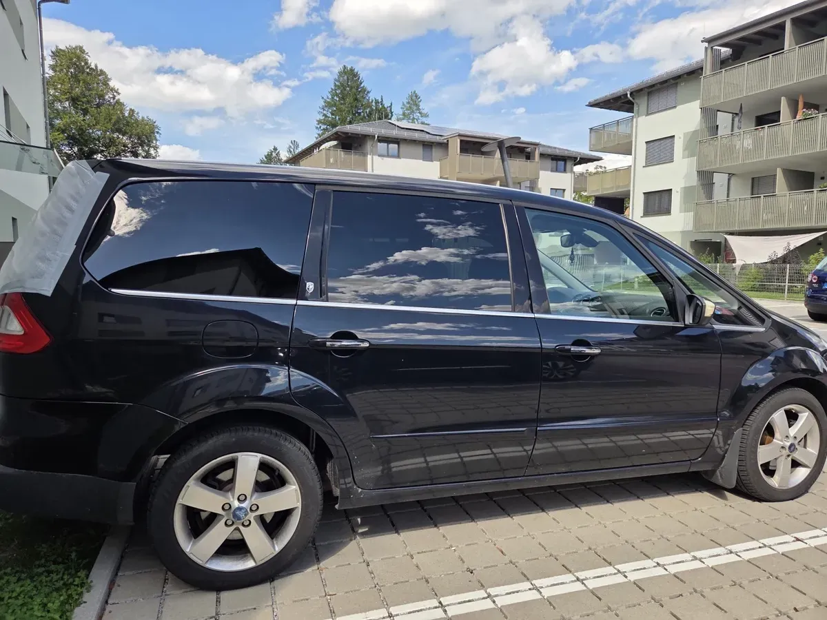 Ford Galaxy 2009 photo 2