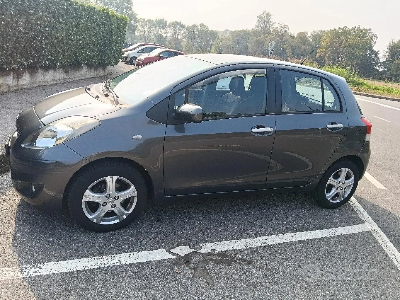 Toyota Yaris 2011 photo 2