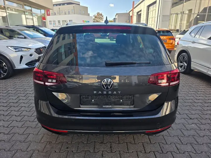 Volkswagen Passat 2023 photo 5