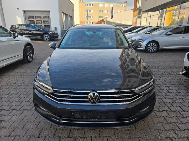Volkswagen Passat 2023 photo 2