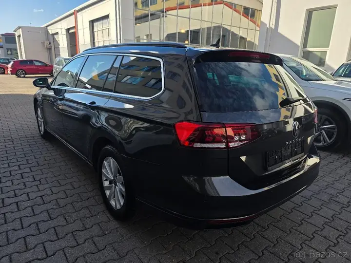 Volkswagen Passat 2023 photo 4