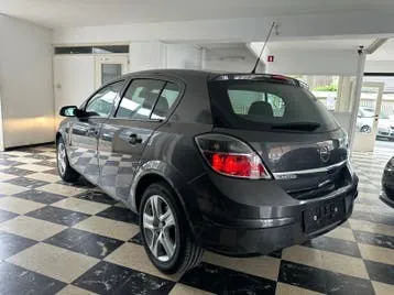 Opel Astra 2009 photo 3
