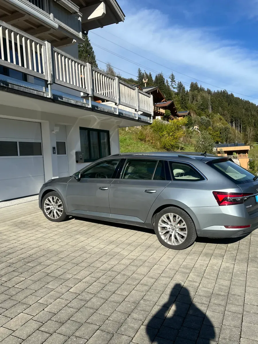 Skoda Superb 2021 photo 2