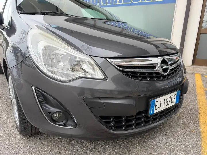 Opel Corsa 2011 photo 2