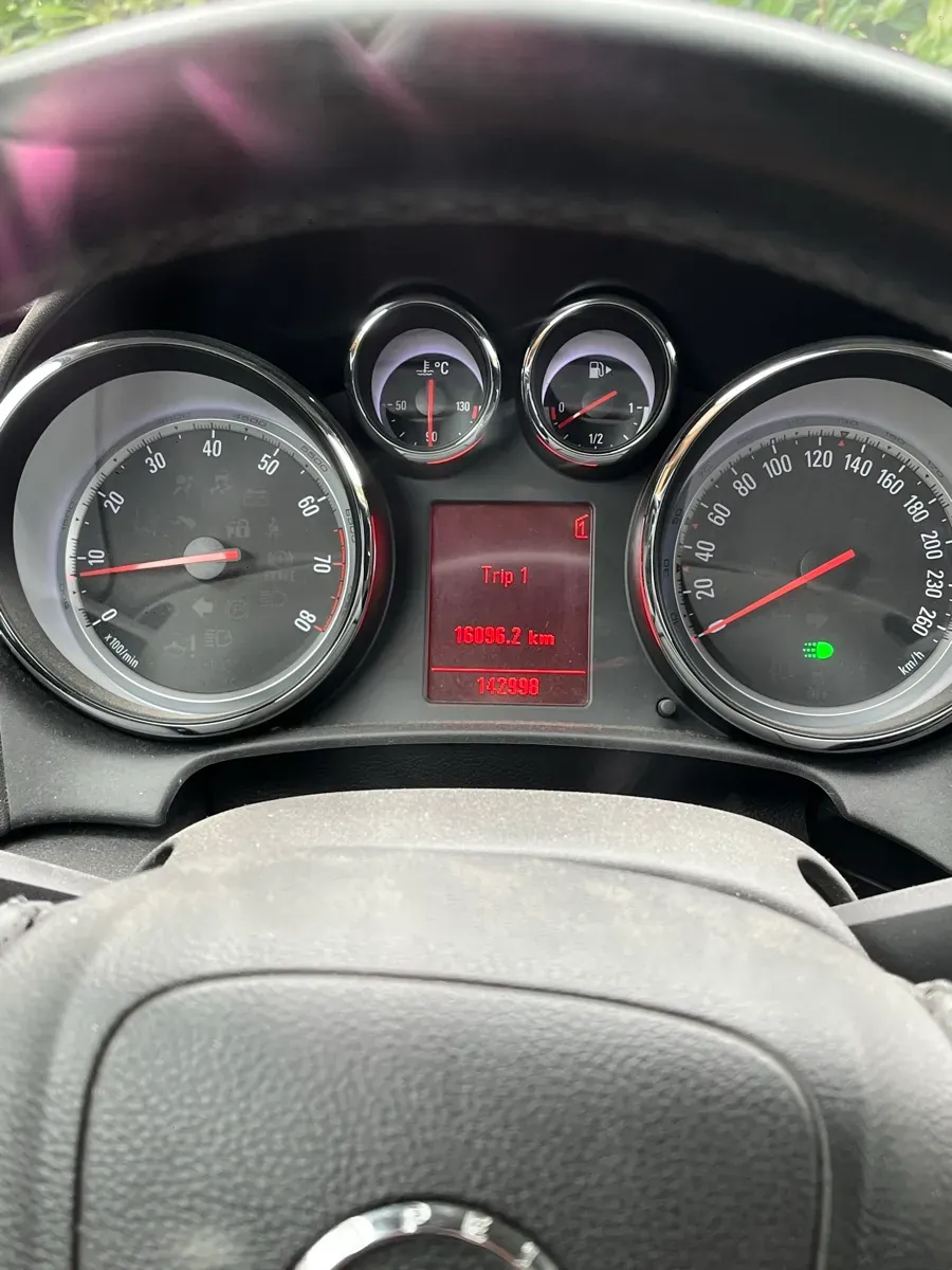 Opel Astra 2010 photo 3