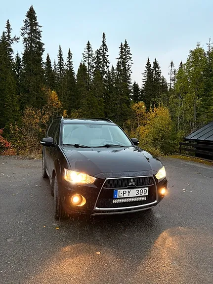 Mitsubishi Outlander 2011 photo 2