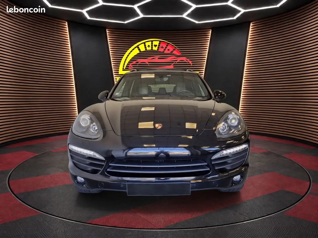 Porsche Cayenne 2011 photo 2