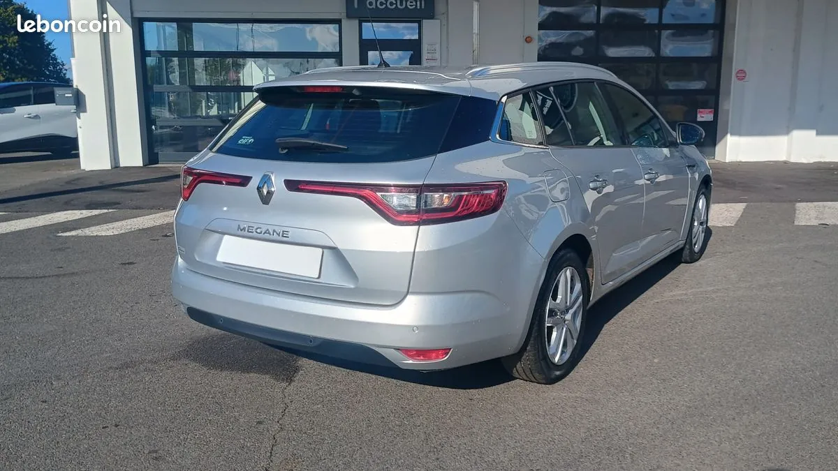 Renault Megane 2018 photo 2