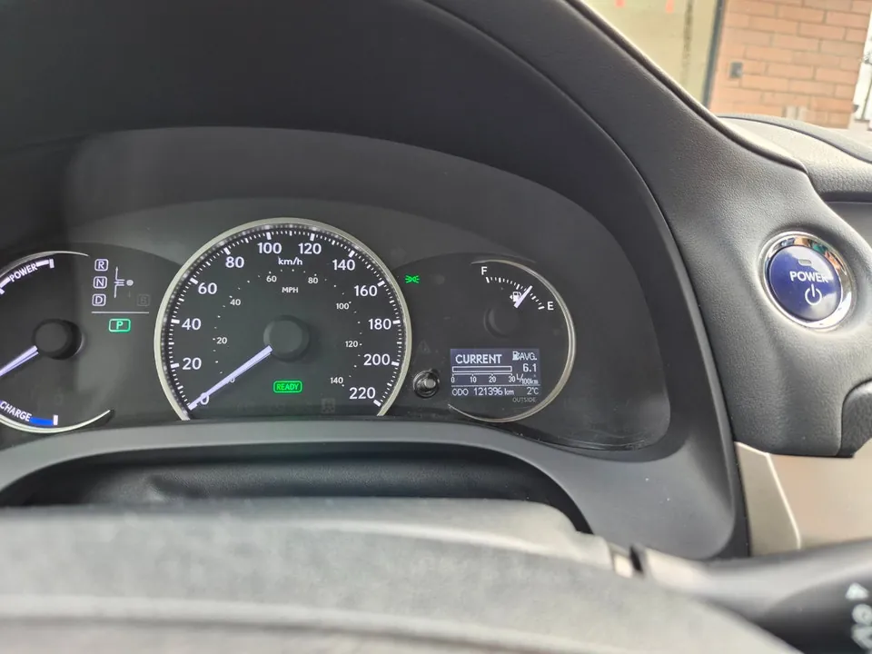 Lexus Ct200H 2016 photo 2