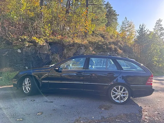 Mercedes-Benz C320 2006 photo 3