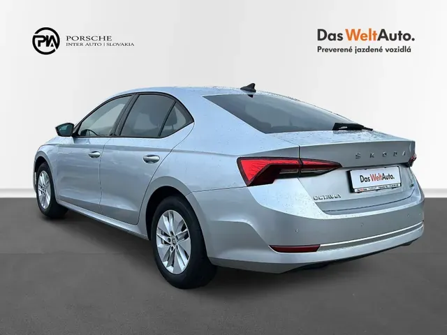 Skoda Octavia 2024 photo 2