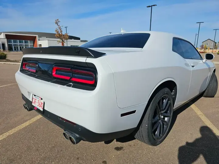 Dodge Challenger 2022 photo 2