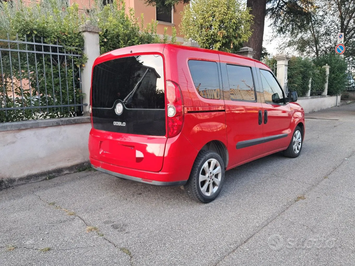 Fiat Doblo 2011 photo 2