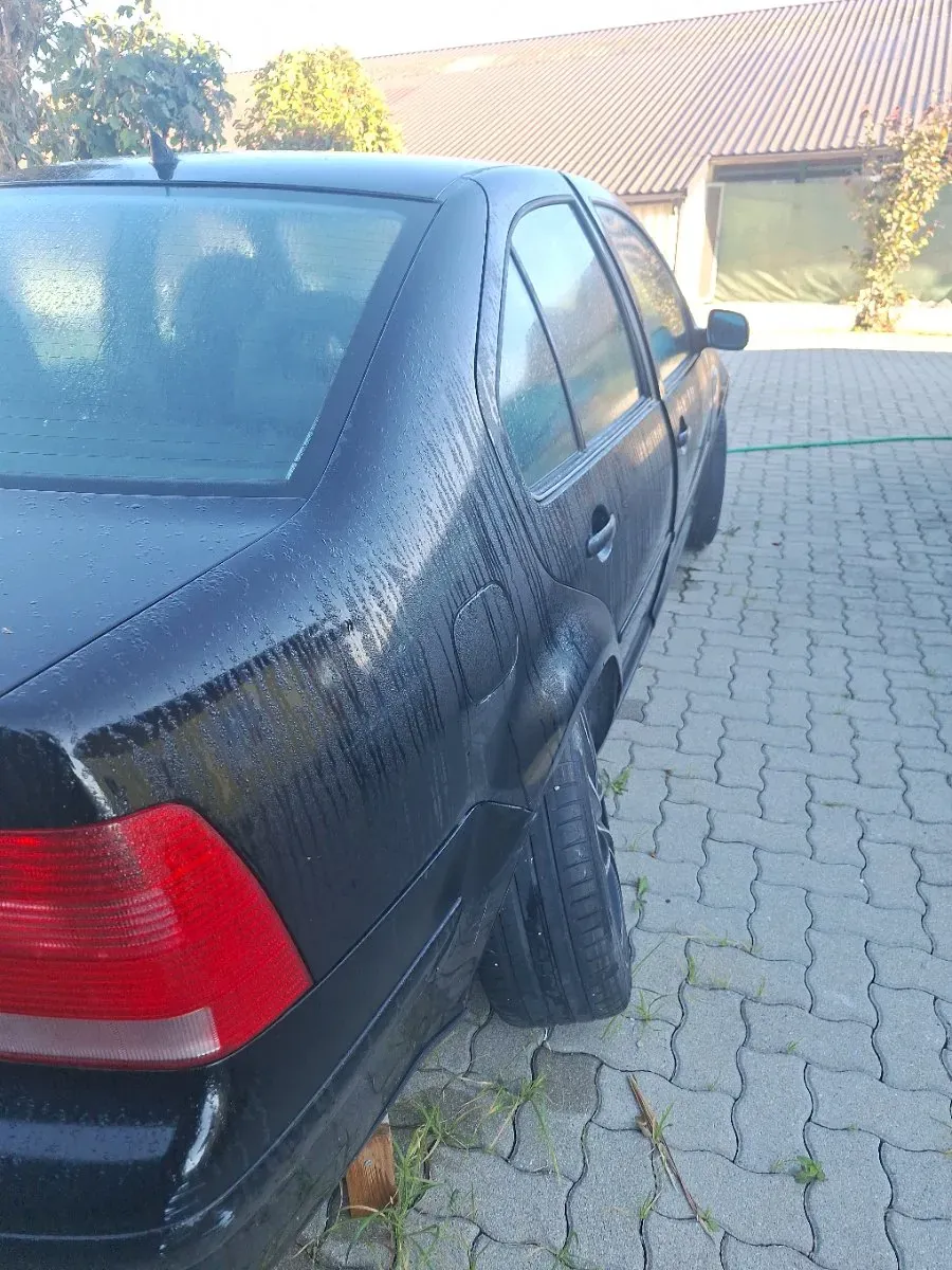 Volkswagen Bora 2004 photo 2