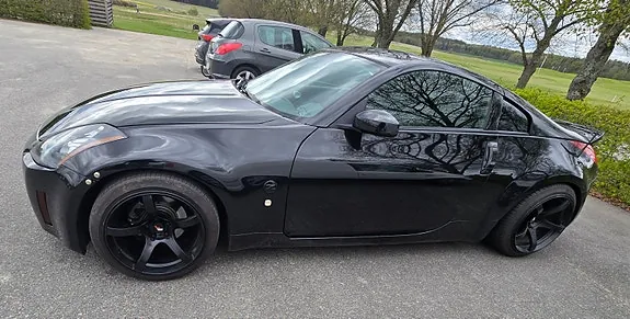 Nissan 350 Z 2003 photo 2