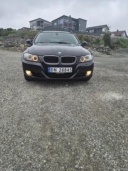 BMW 320D 2009 photo 2