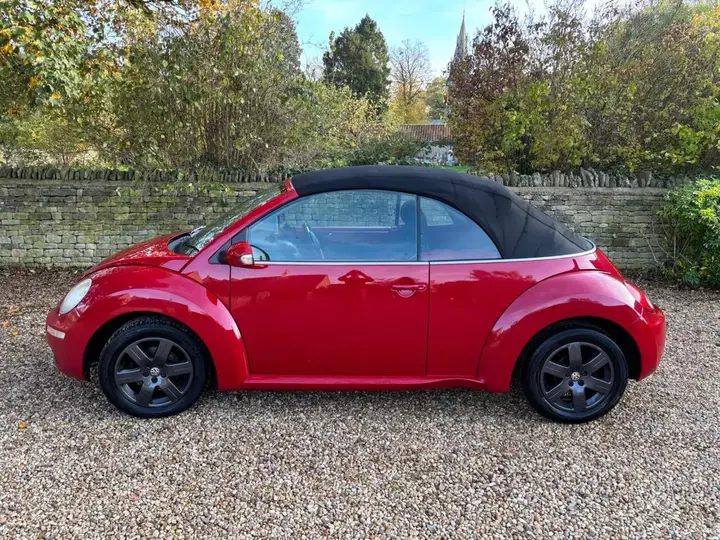 Volkswagen Beetle 2011 photo 3