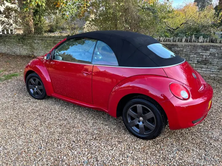 Volkswagen Beetle 2011 photo 2
