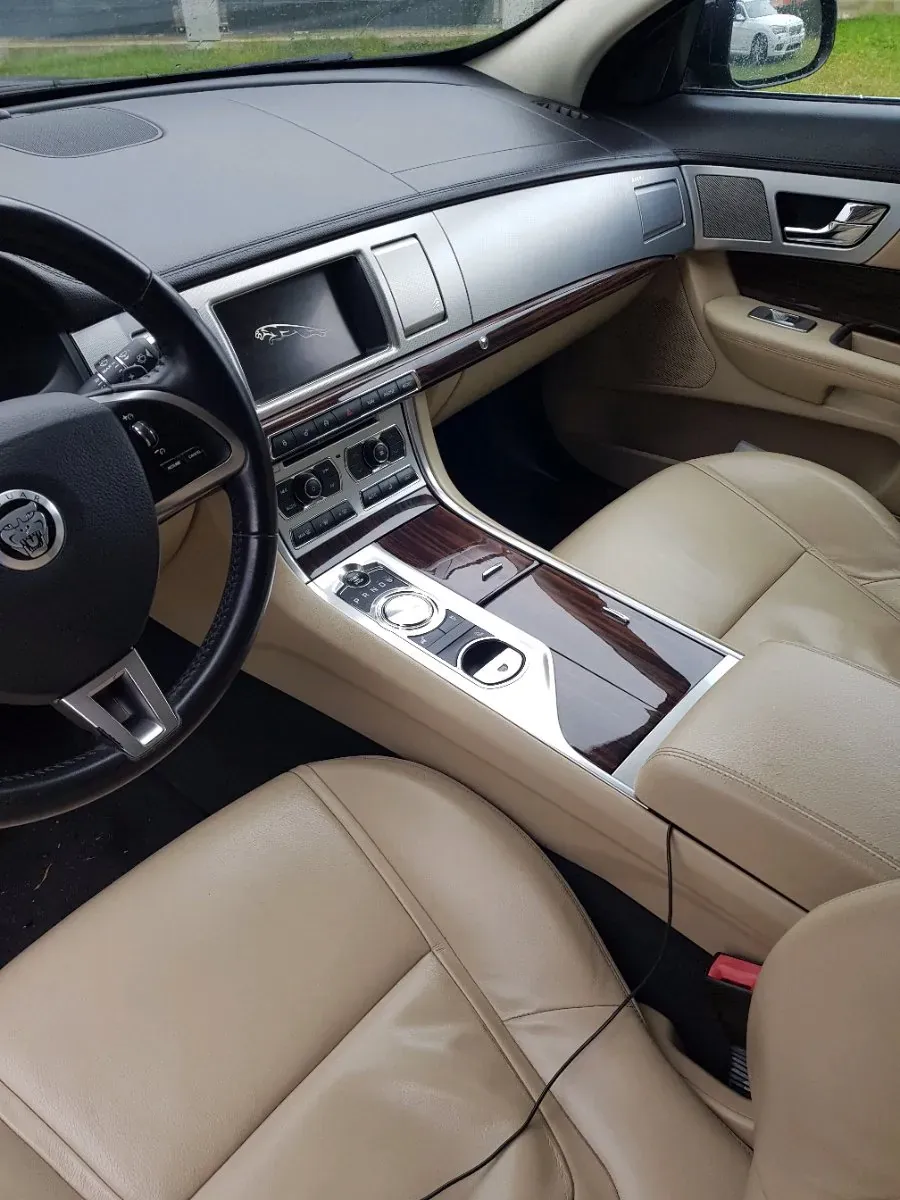 Jaguar Xf 2012 photo 2