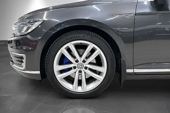 Volkswagen Passat 2018 photo 2