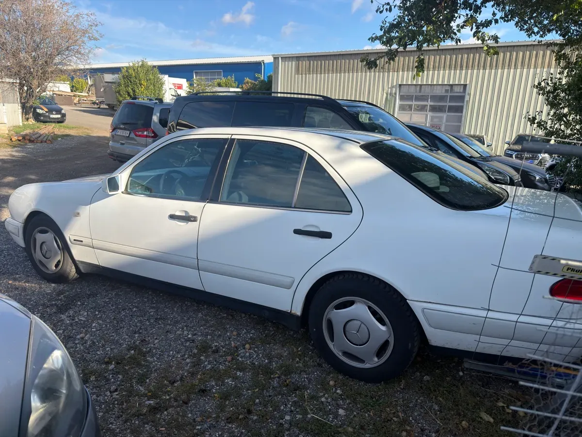 Mercedes-Benz E-Class 1997 photo 2