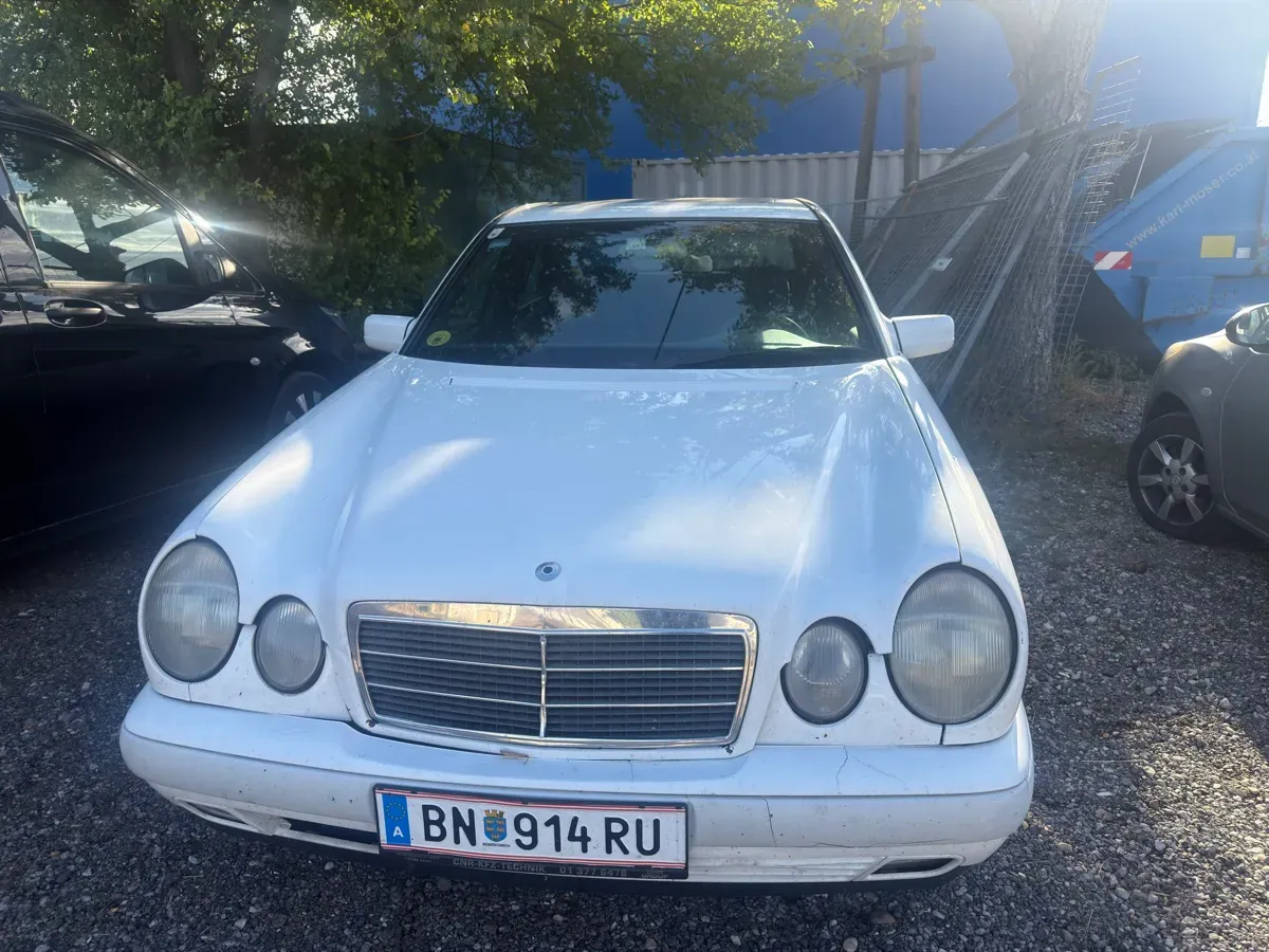 Mercedes-Benz E-Class 1997 photo 3